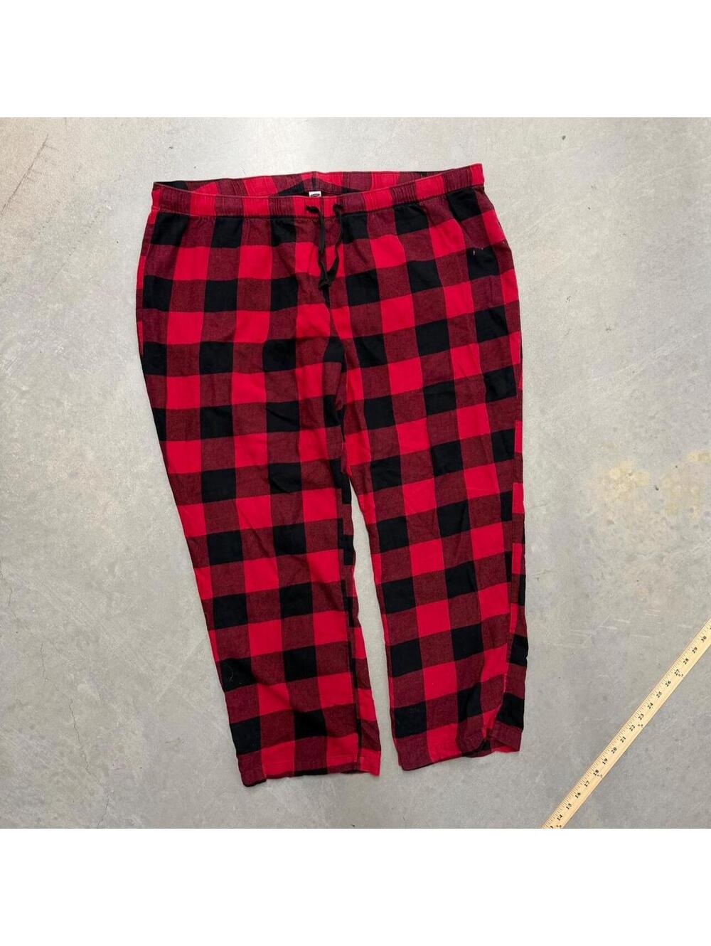 2000's Men's Old Navy Red and Black Plaid Pajamas Sized XXL
